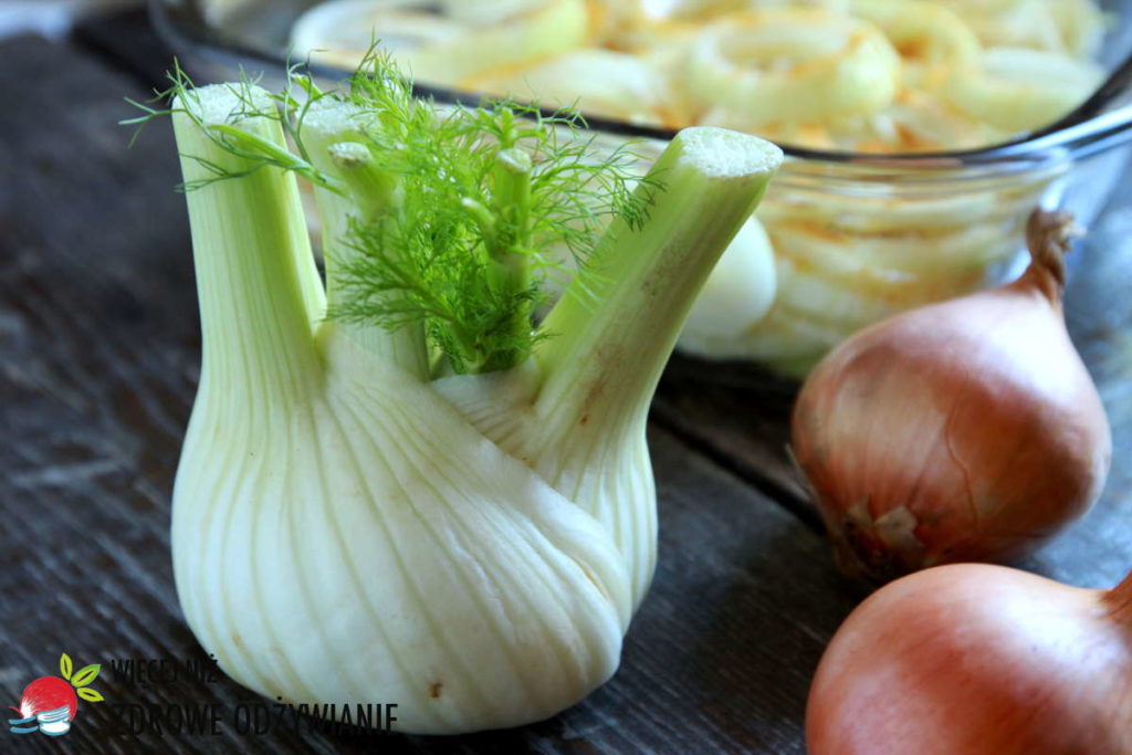 Pieczony fenkuł curry z cebulą