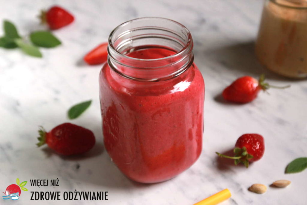 Truskawkowo orzechowe smoothie